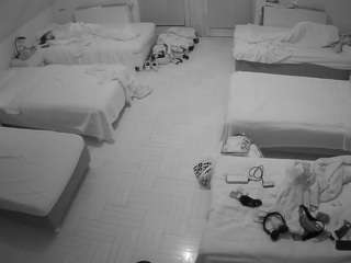 voyeurcam-julmodels-bed-6 webcam