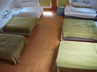 このモデルは現在ライブ中です。 voyeurcam-julmodels-bed-6
