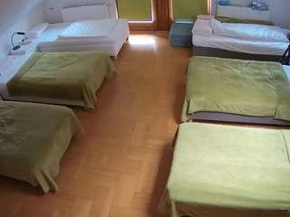 هذا النموذج مباشر الآن. voyeurcam-julmodels-bed-6