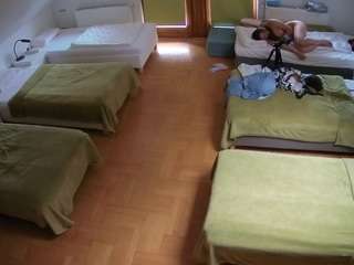 このモデルは現在ライブ中です。 voyeurcam-julmodels-bed-6