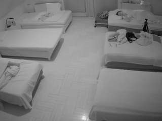 Ця модель зараз онлайн. voyeurcam-julmodels-bed-6