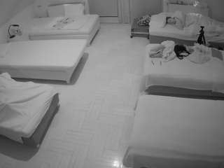 هذا النموذج مباشر الآن. voyeurcam-julmodels-bed-6