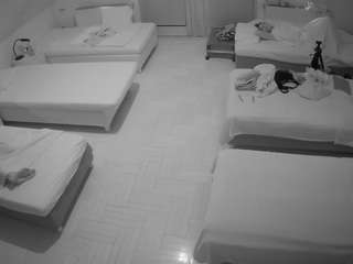 Dit model is nu live. voyeurcam-julmodels-bed-6
