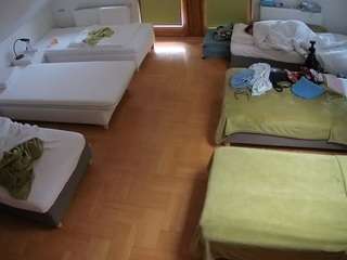 このモデルは現在ライブ中です。 voyeurcam-julmodels-bed-6