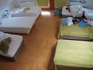 Эта модель сейчас онлайн. voyeurcam-julmodels-bed-6
