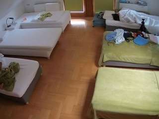 Mẫu này đang trực tiếp. voyeurcam-julmodels-bed-6