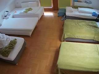 该模特正在直播。 voyeurcam-julmodels-bed-6