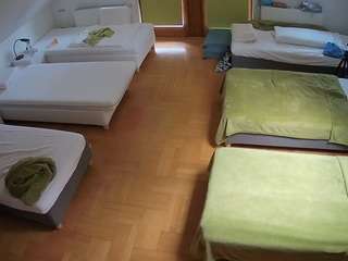 Ten model jest teraz na żywo. voyeurcam-julmodels-bed-6