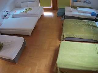 Ця модель зараз онлайн. voyeurcam-julmodels-bed-6