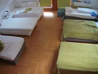 Model ini sedang live sekarang. voyeurcam-julmodels-bed-6