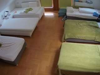 该模特正在直播。 voyeurcam-julmodels-bed-6