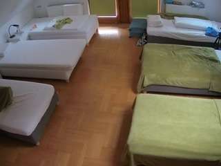 Ten model jest teraz na żywo. voyeurcam-julmodels-bed-6