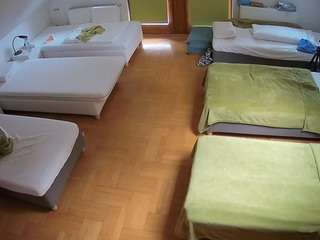 Acest model este live acum. voyeurcam-julmodels-bed-6