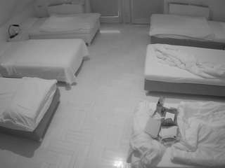 voyeurcam-julmodels-bed-6