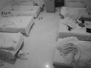 voyeurcam-julmodels-bed-6