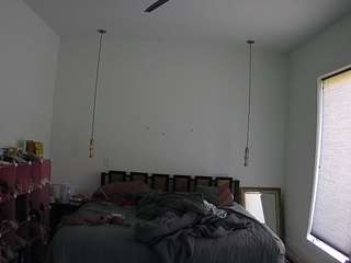 voyeurcam-lacemelacey-01