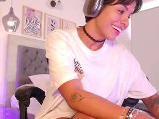 laurensaenz live cam profile