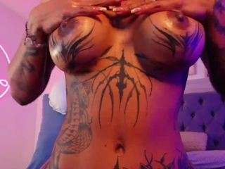 laurensaenz Live Webcam on CamSoda