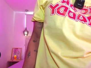 Live cam show with Lauren Saenz