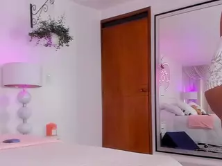 Lauren Saenz's Live Sex Cam Show