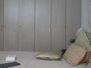 mia-hott Live Webcam on CamSoda