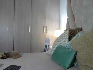 Live webcam model mia-hott on Soda Cams