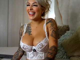 Live webcam model mia-hott on Soda Cams