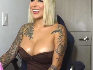 mia-hott Live Webcam on CamSoda