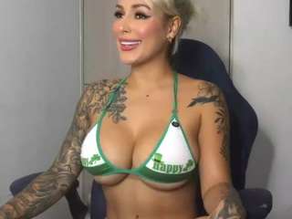 Live webcam model mia-hott on Soda Cams