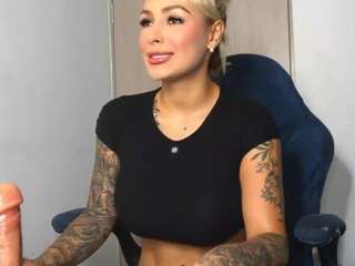 Live webcam model mia-hott on Soda Cams