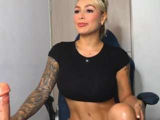 Live webcam model mia-hott on Soda Cams