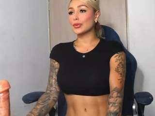 Live webcam model mia-hott on Soda Cams