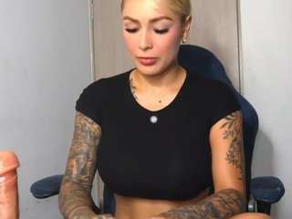 Live webcam model mia-hott on Soda Cams