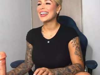 Live webcam model mia-hott on Soda Cams