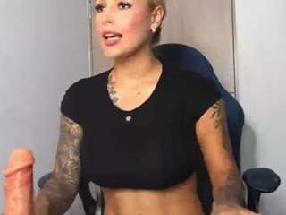 Live webcam model mia-hott on Soda Cams