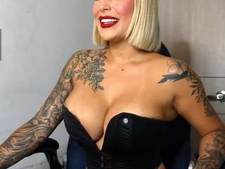 mia-hott Live Webcam on CamSoda