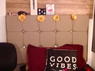 peach-moore live cam profile