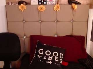 peach-moore live cam profile