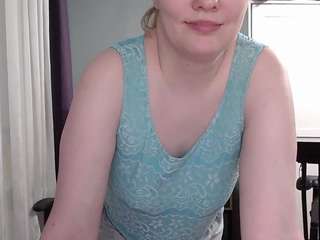 ladyinari Live Webcam on CamSoda