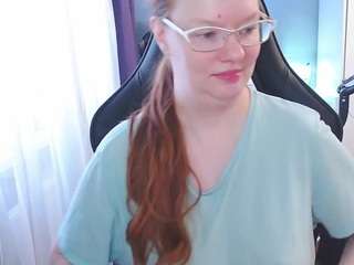 ladyinari webcam model