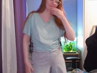ladyinari webcam model