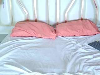 le modèle shanalawless est en webcam porno dans un show sur le site camsoda, il possède les tags suivants: ass,robe,ass bouncing,no drinking,no smoking,pussy,ride,ride torso,skinny,moaning,spanking,spit,strip,tattoos,thong,toys,twerk,natural,nature,lovense