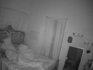 voyeurcam hornyhostel 03