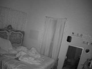 voyeurcam hornyhostel 03