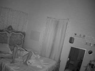 voyeurcam hornyhostel 03