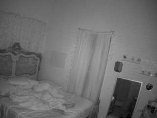 voyeurcam hornyhostel 03