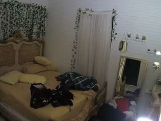 voyeurcam hornyhostel 03