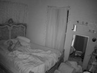 voyeurcam hornyhostel 03