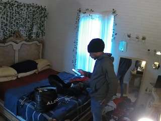 voyeurcam hornyhostel 03