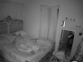 voyeurcam hornyhostel 03